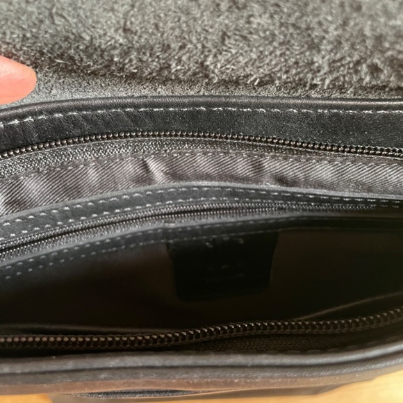 Black leather cross-body purse with adjustable strap - Picture 5 of 6